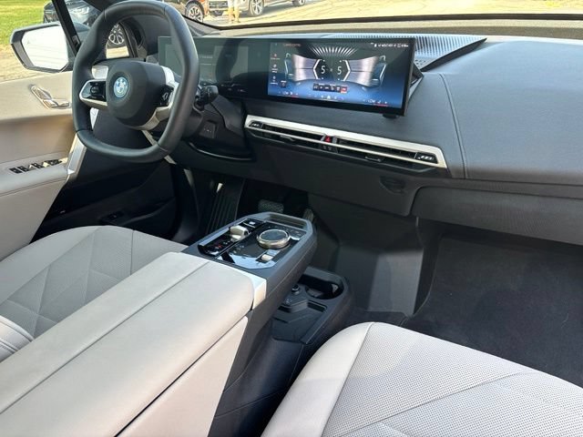 Used 2025 BMW iX xDrive50 AWD/4WD image 30