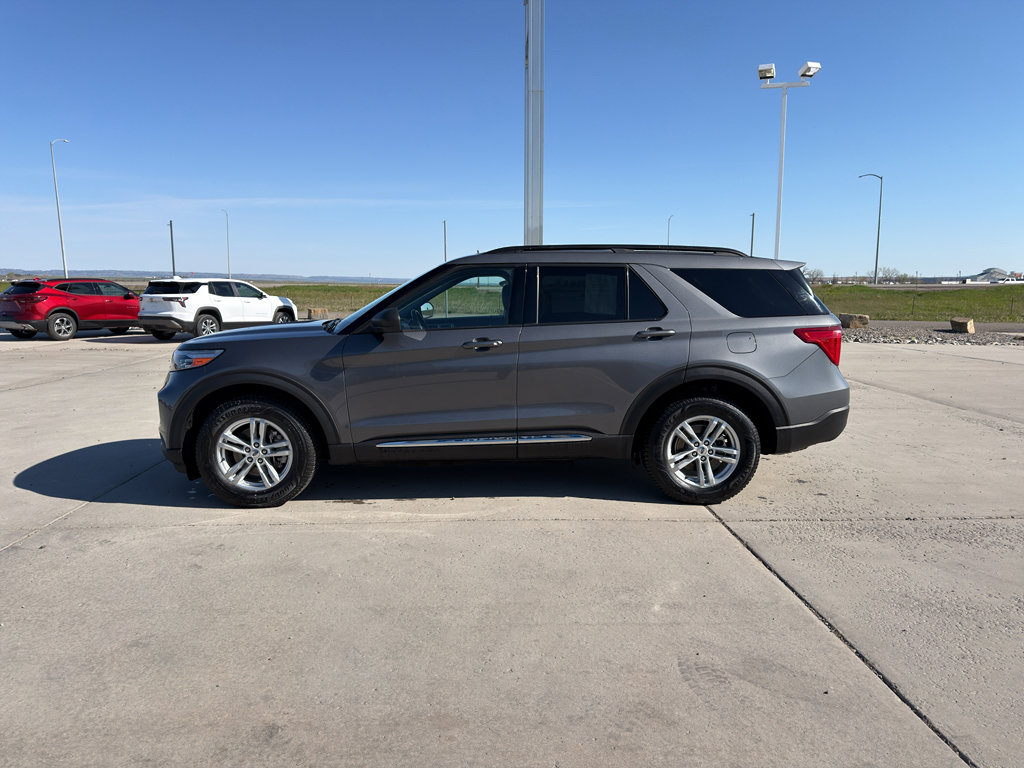 Used 2023 Ford Explorer XLT w/ Equipment Group 202A AWD/4WD image 2