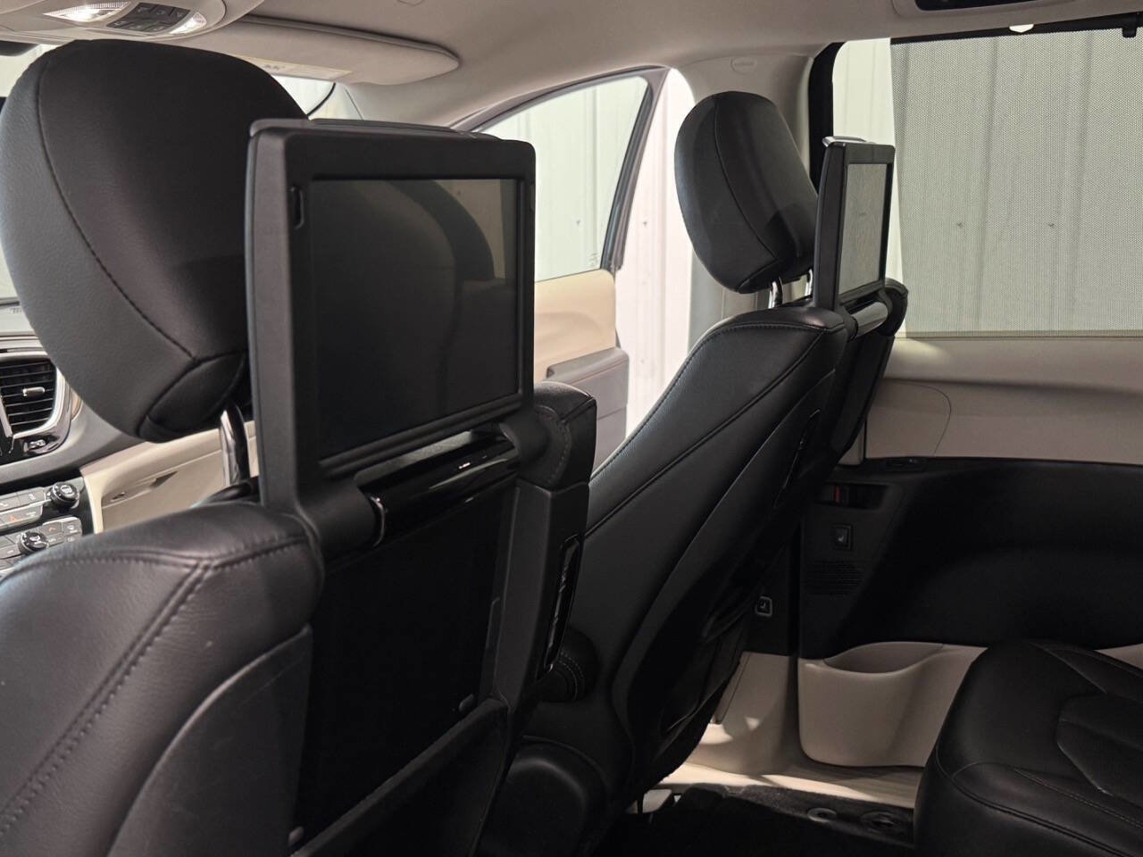 Used 2018 Chrysler Pacifica Touring-L Plus image 14