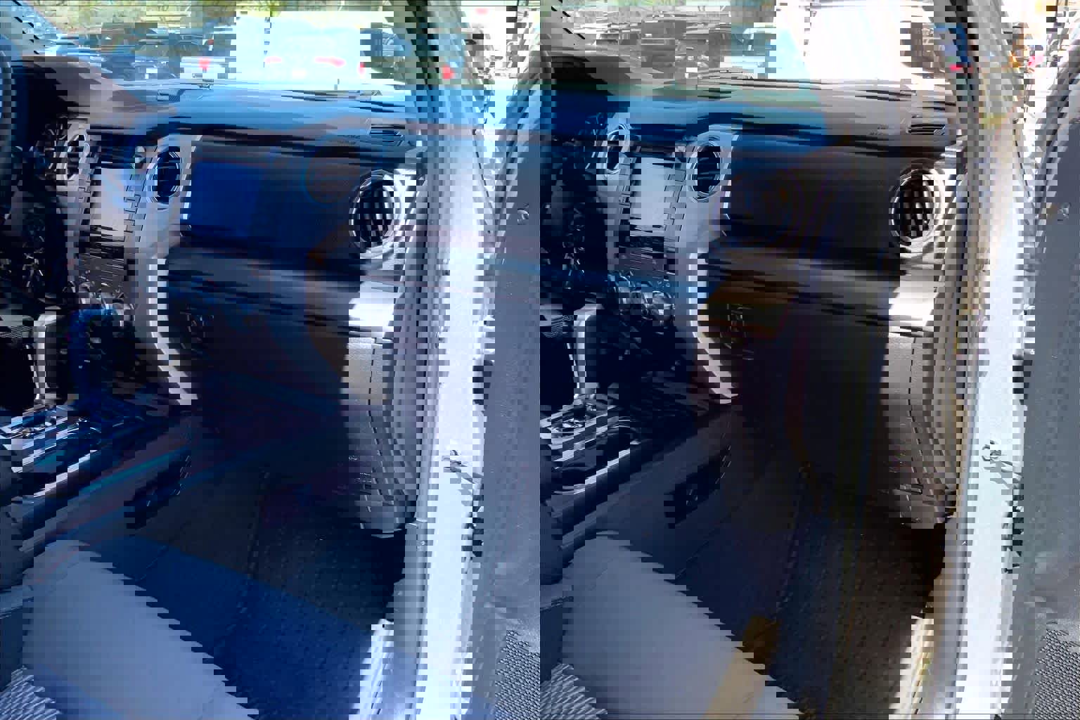 Used 2015 Toyota Tundra SR5 w/ SR5 Upgrade Package image 17