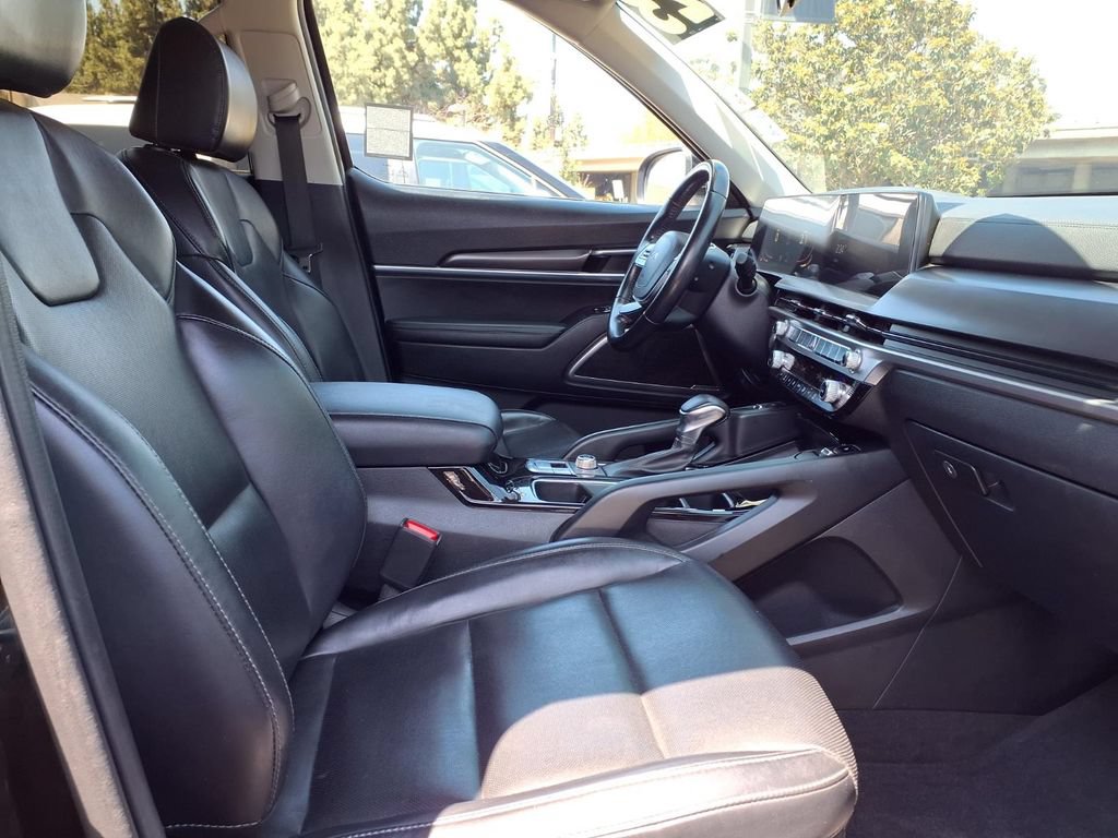Certified 2023 Kia Telluride S w/ S Sunroof Package AWD/4WD image 6