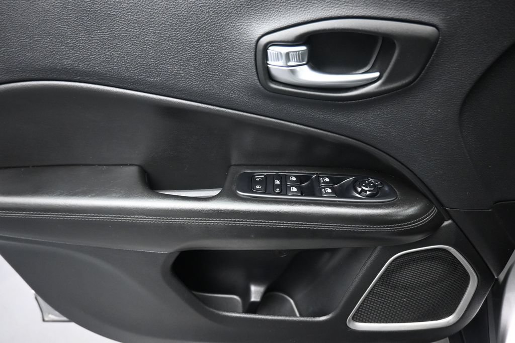 Used 2019 Jeep Compass Latitude AWD/4WD image 10