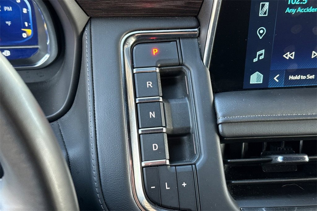 Used 2024 Chevrolet Suburban LT image 32