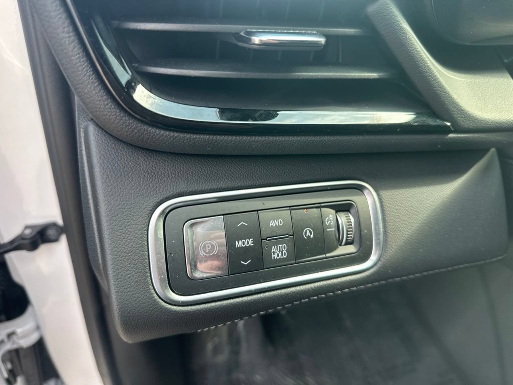 Used 2025 Buick Enclave Avenir AWD/4WD image 11