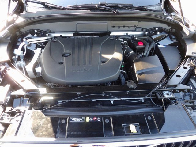 Certified 2023 Volvo XC60 B5 Ultimate w/ Climate Package image 29