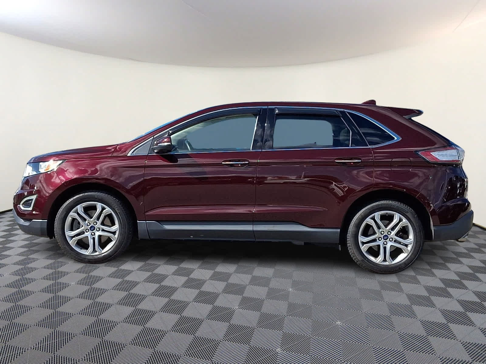Used 2018 Ford Edge Titanium w/ Equipment Group 301A AWD/4WD image 8
