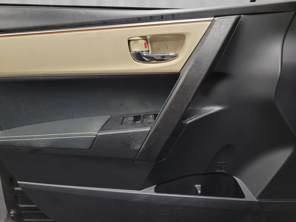 Used 2016 Toyota Corolla LE FWD image 23