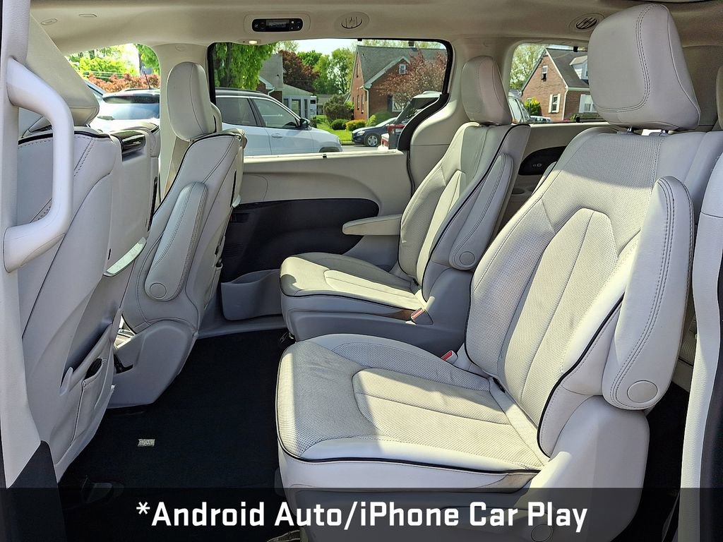 Used 2021 Chrysler Pacifica Limited w/ Uconnect Theater Family Group FWD image 13