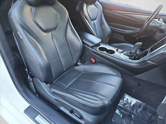 Used 2018 INFINITI Q60 2.0t w/ Moonroof Package RWD image 18