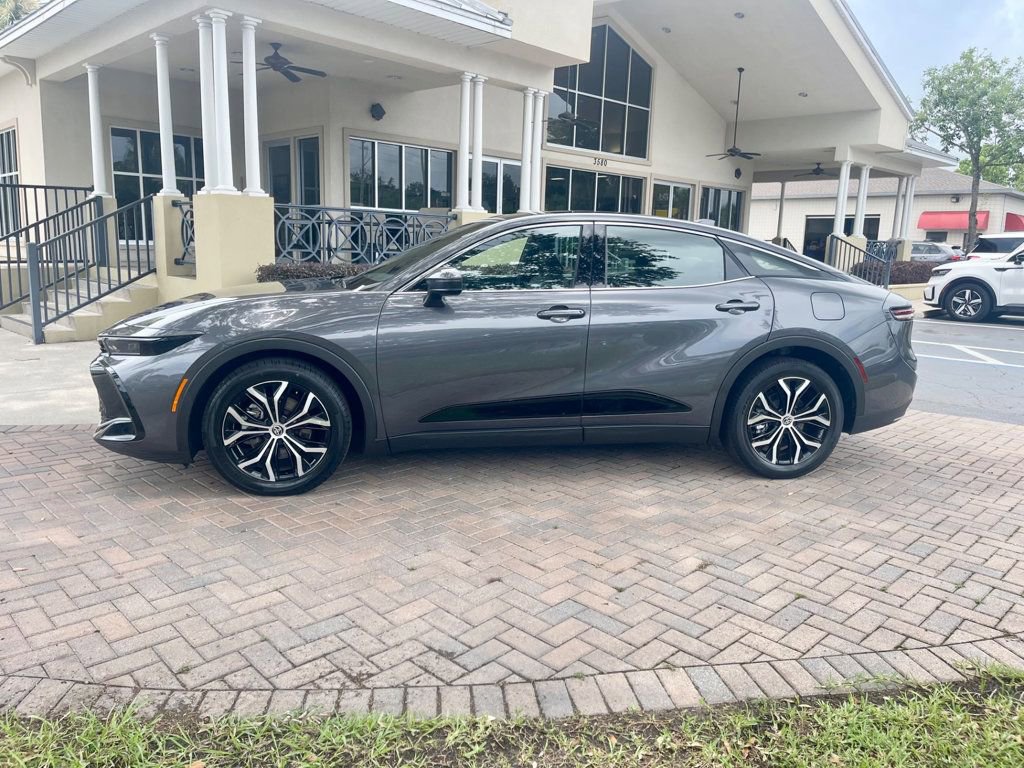 Used 2024 Toyota Crown image 2