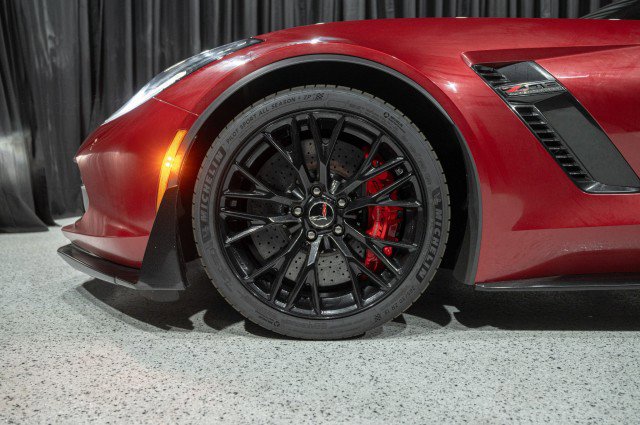 Used 2015 Chevrolet Corvette Z06 w/ 3LZ Preferred Equipment Group RWD image 8