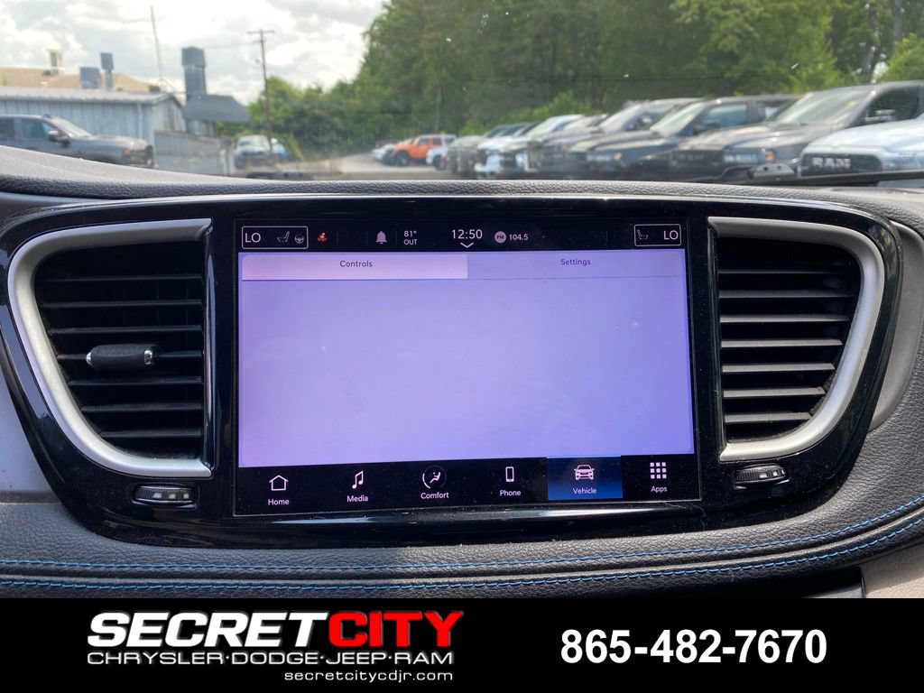 Used 2021 Chrysler Pacifica Touring-L FWD image 15