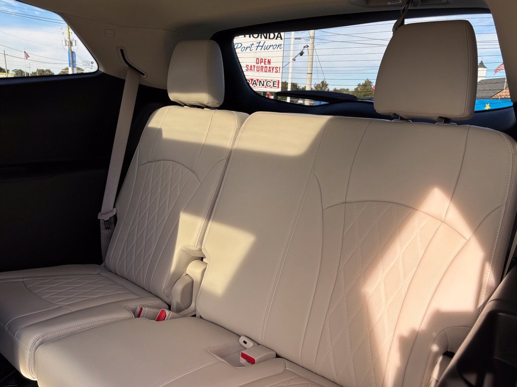 Used 2024 Buick Enclave Avenir AWD/4WD image 20