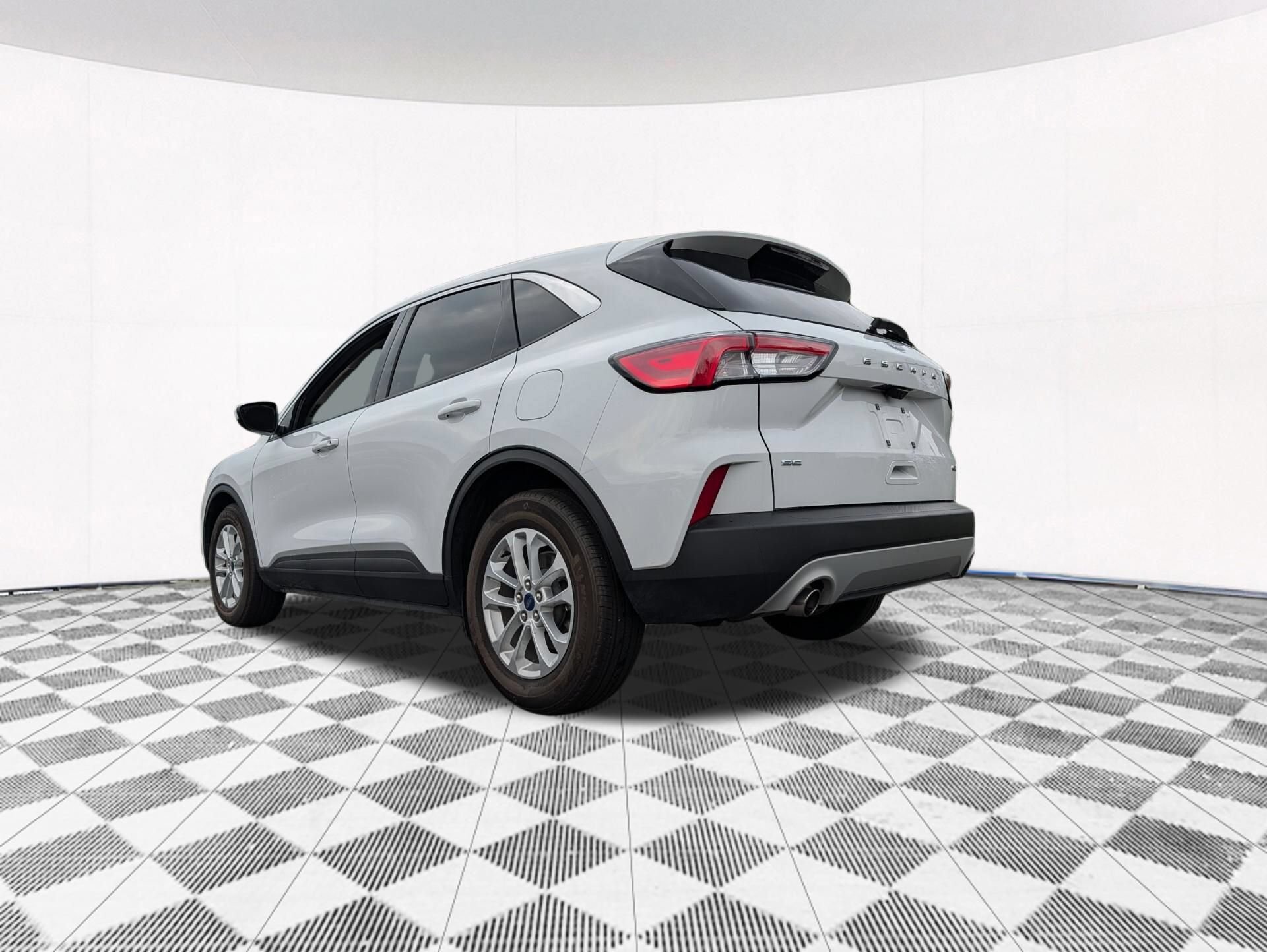 Used 2020 Ford Escape SE FWD image 11