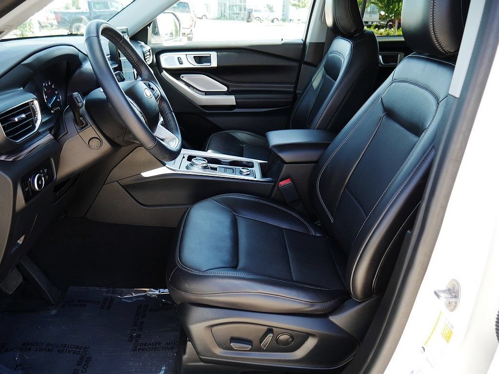 Used 2023 Ford Explorer Limited w/ Limited Technology Package AWD/4WD image 11
