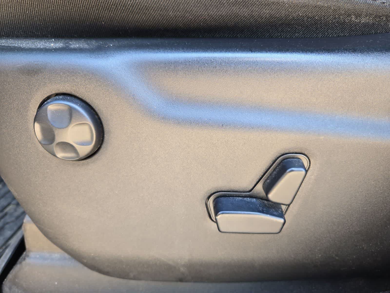 Used 2019 Jeep Grand Cherokee Altitude RWD image 16
