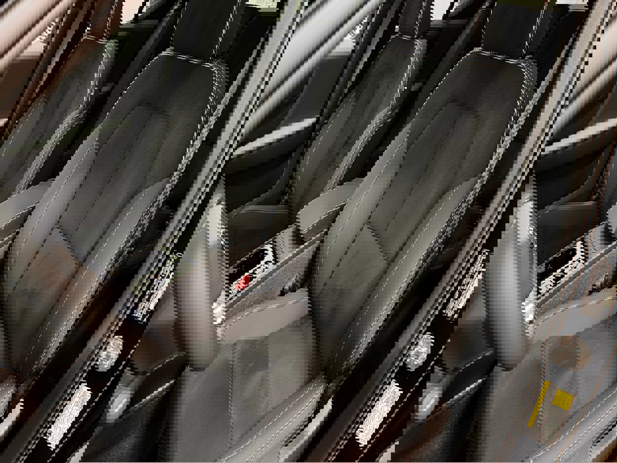 Certified 2025 Volvo XC40 B5 Plus image 18