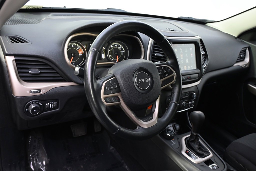 Used 2017 Jeep Cherokee Latitude w/ Safety/Convenience Group image 11