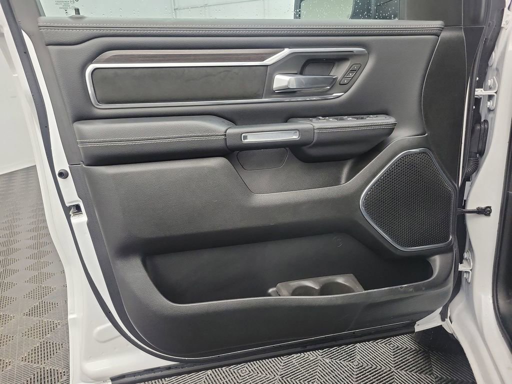 Used 2025 RAM 1500 Laramie AWD/4WD image 18