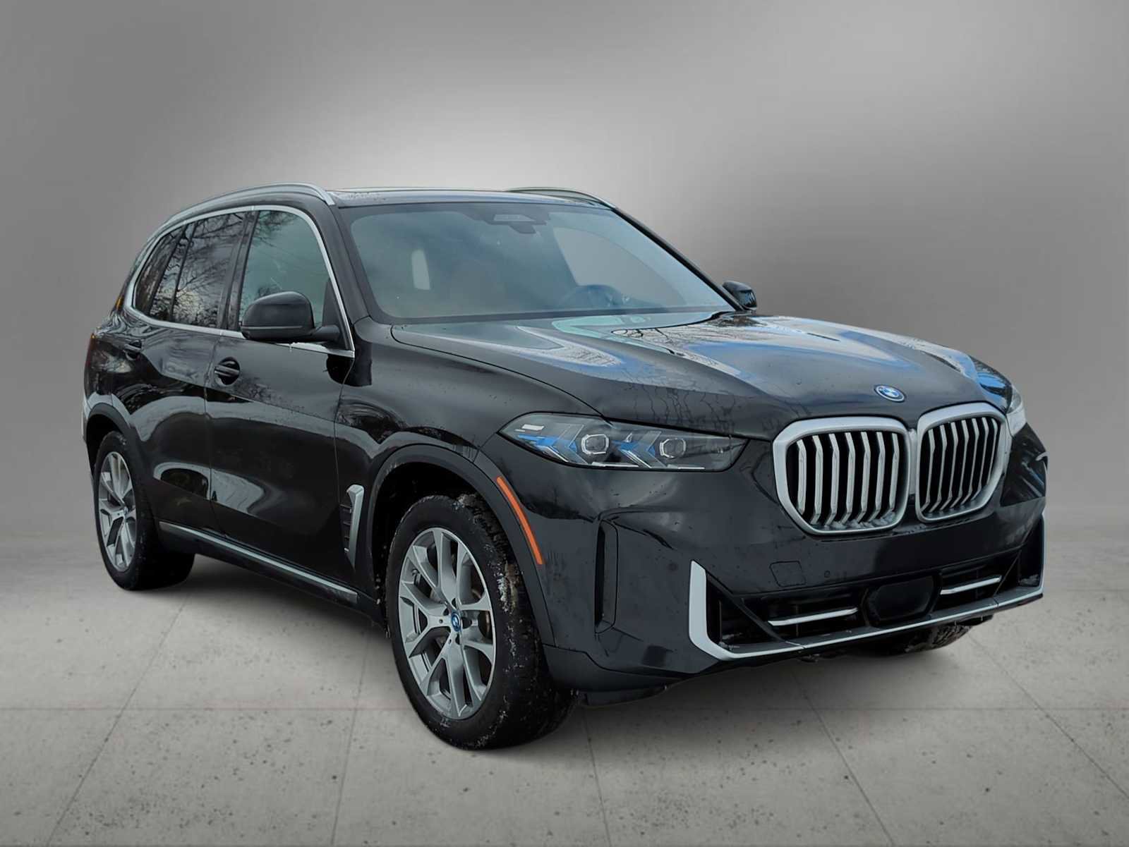 Certified 2024 BMW X5 xDrive50e w/ Premium Package image 2