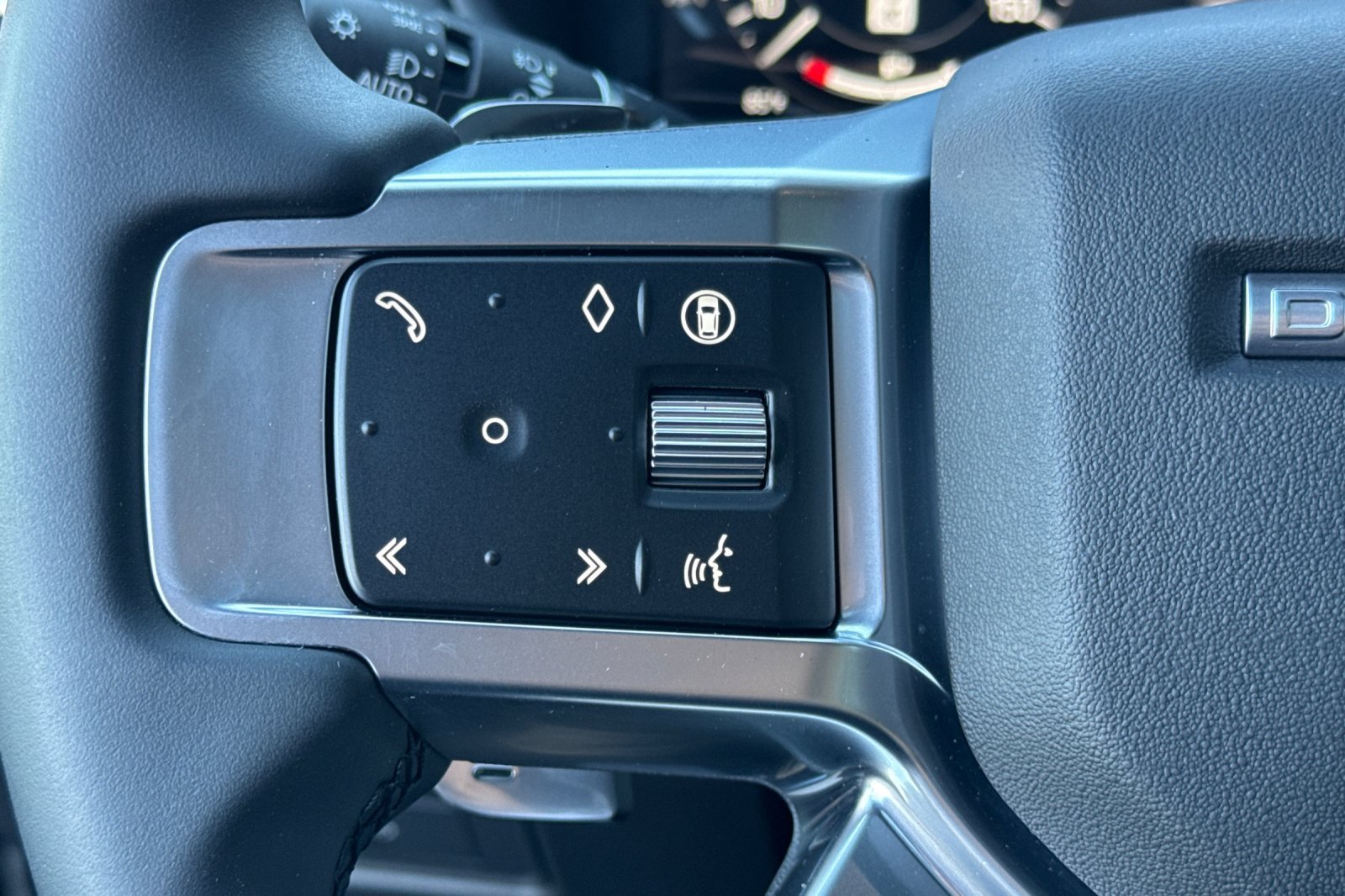 Certified 2025 Land Rover Discovery Dynamic SE AWD/4WD image 28