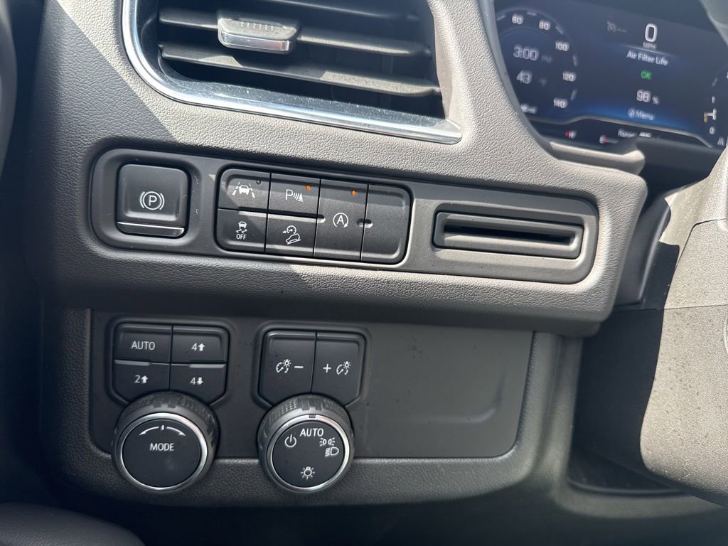 Used 2023 Chevrolet Suburban Premier image 26