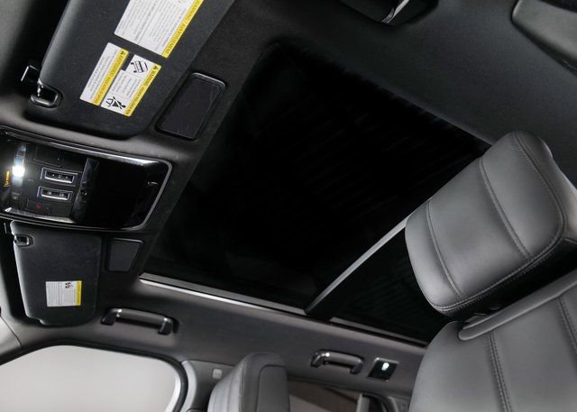 Used 2020 Land Rover Range Rover HSE image 23