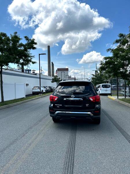Used 2017 Nissan Pathfinder SL image 4