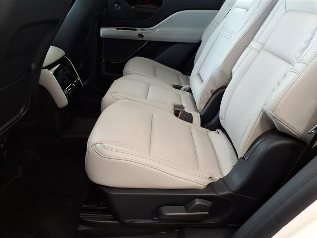 New 2025 Lincoln Aviator Reserve w/ Illumination Package AWD/4WD image 13