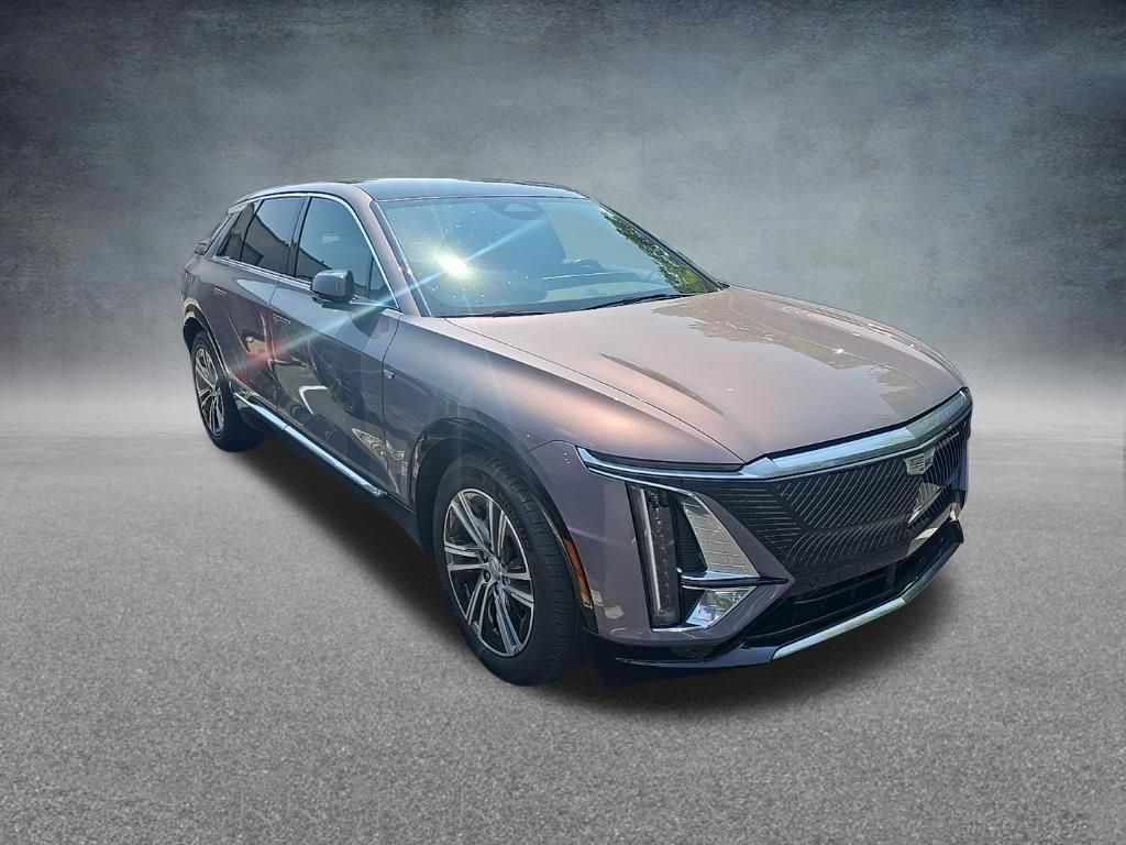 Used 2025 Cadillac Lyriq Luxury AWD/4WD image 2