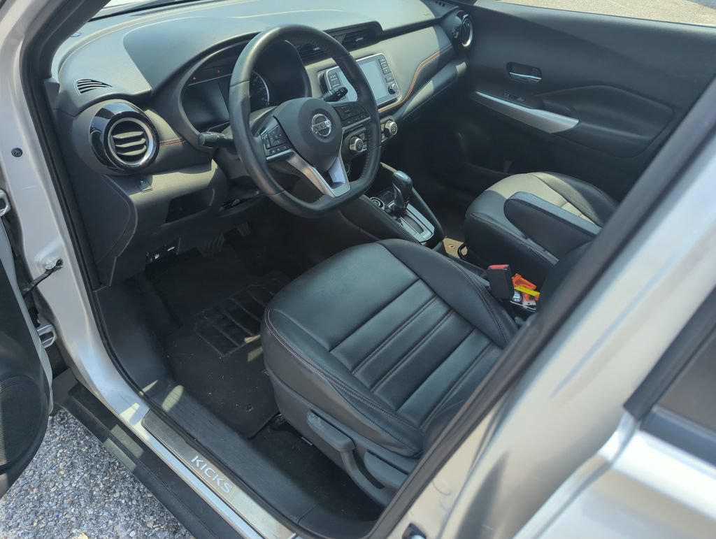 Used 2019 Nissan Kicks SR w/ SR Premium Package FWD image 11