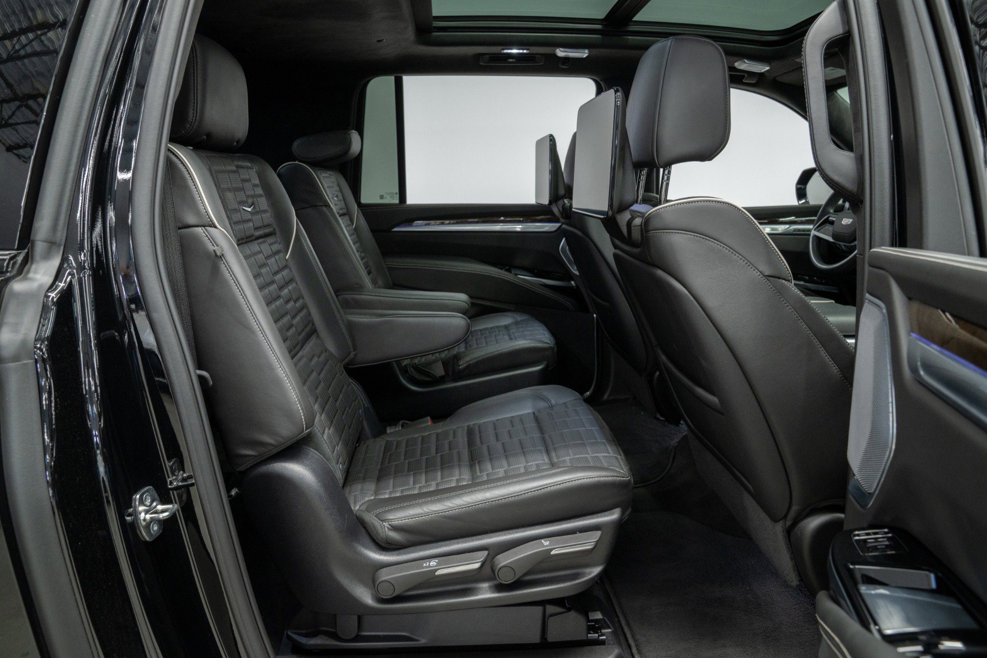 Used 2025 Cadillac Escalade ESV Sport Platinum image 29