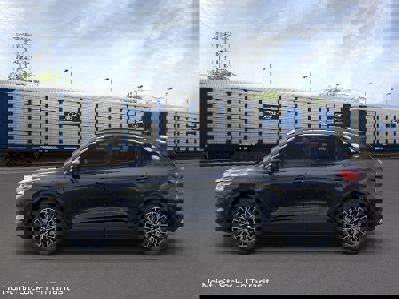 New 2025 Ford Escape SE image 3