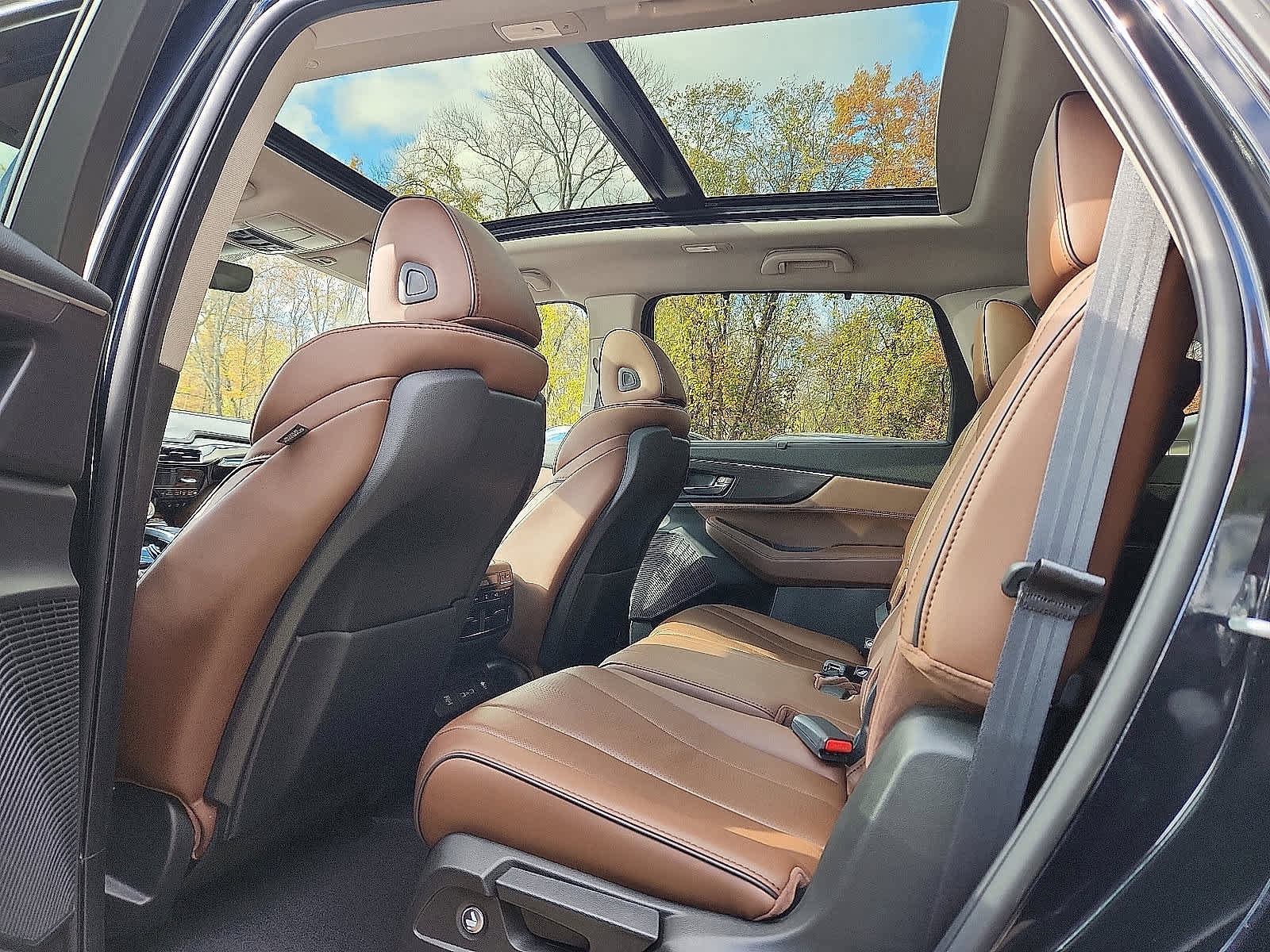 Used 2024 Acura MDX SH-AWD w/ Advance Package image 11