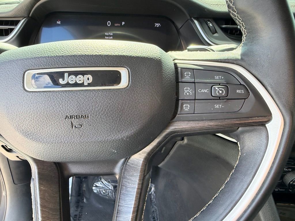 Certified 2022 Jeep Grand Cherokee Limited w/ Trailer Tow Prep Group (B) image 19