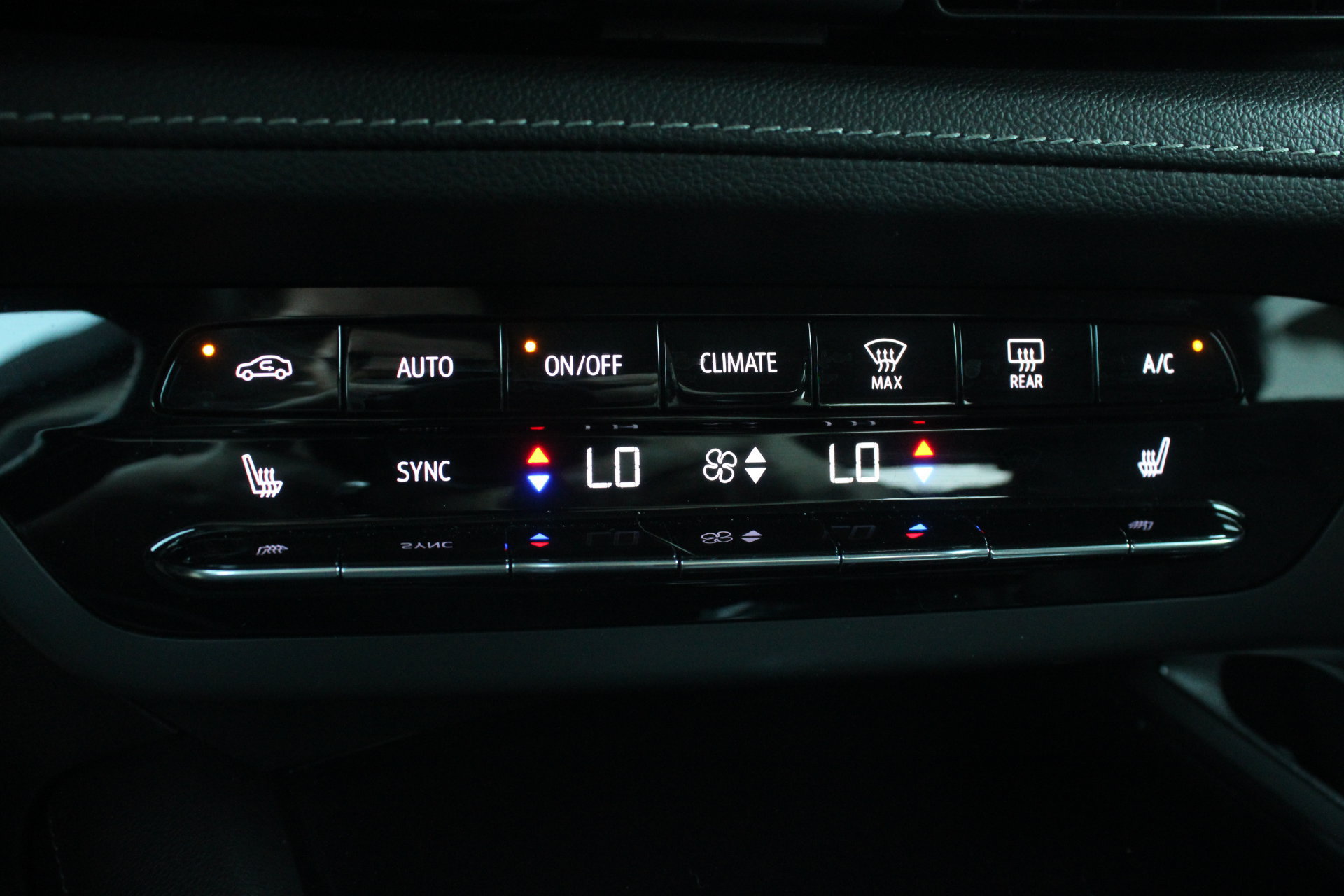Used 2022 Buick Envision Essence w/ Sport Touring Package FWD image 39