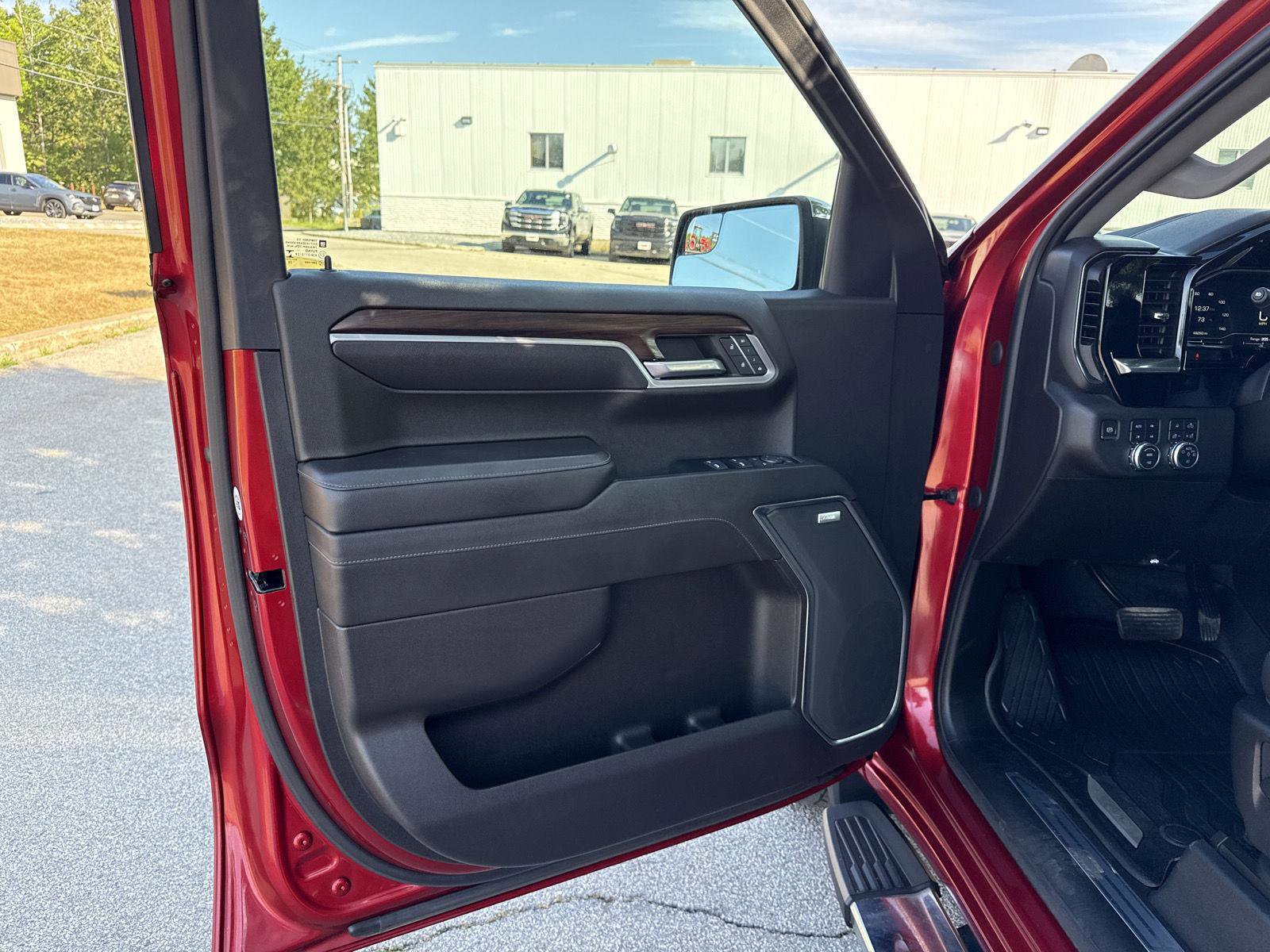 Used 2022 GMC Sierra 1500 SLT w/ SLT Premium Package image 13