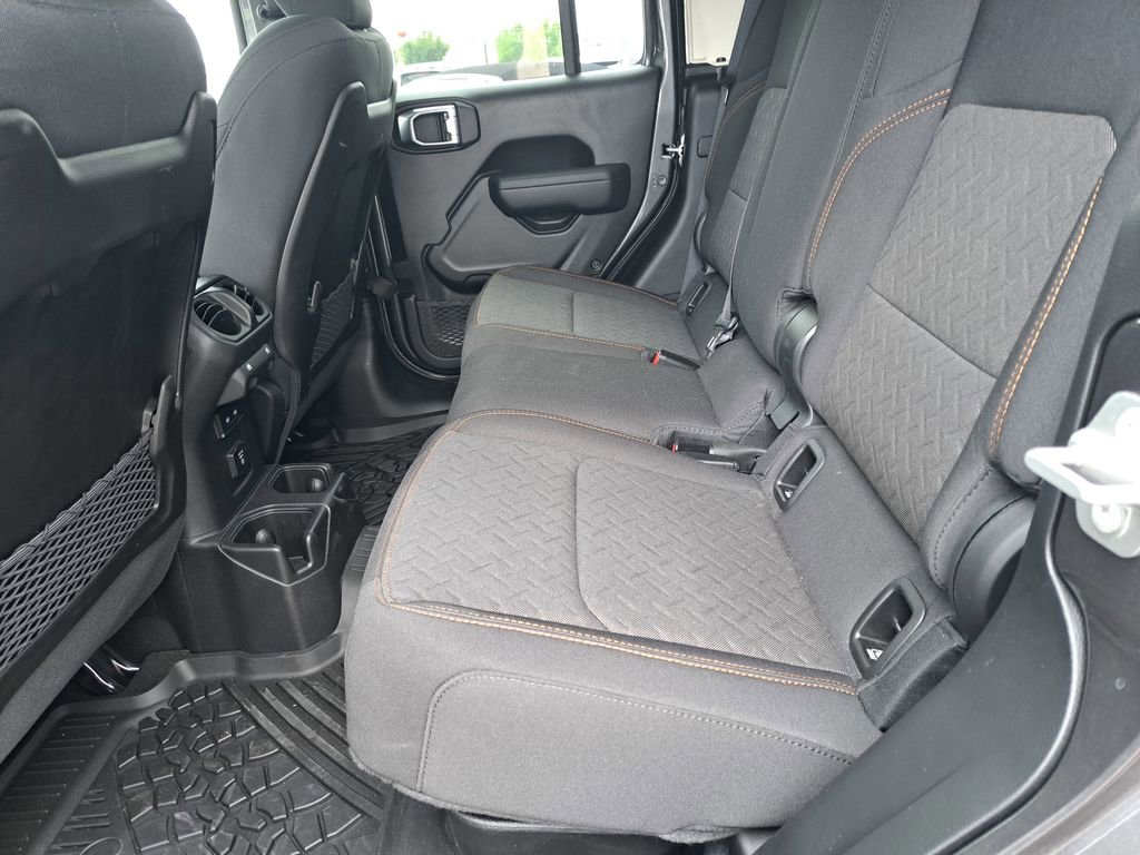 Used 2024 Jeep Gladiator Mojave w/ Technology Group image 13