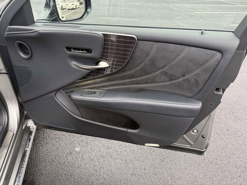 Used 2018 Lexus LS 500 AWD w/ Accessory Package (Z1) image 17