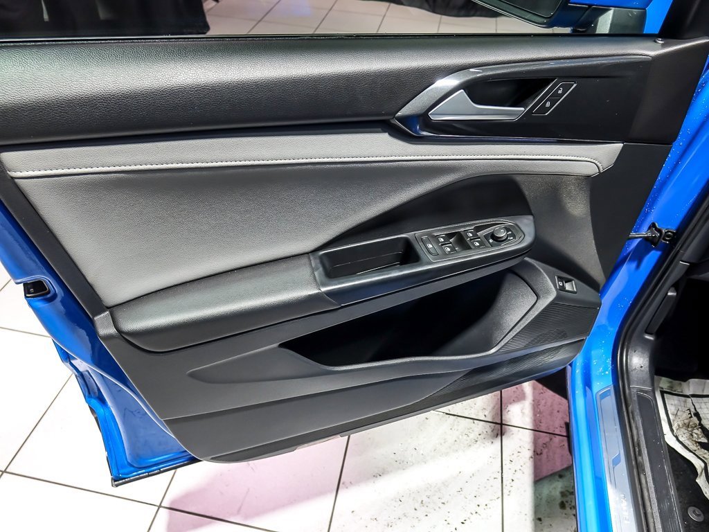 Used 2023 Volkswagen Taos SEL image 28