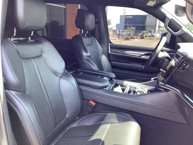 Used 2024 Jeep Wagoneer L 4WD w/ Premium Group I image 42