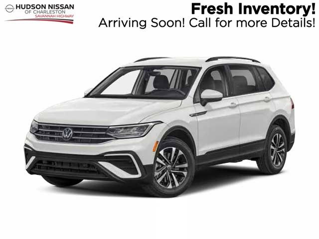 Used 2023 Volkswagen Tiguan SE image 1