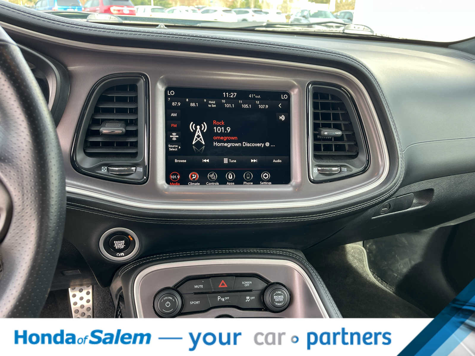 Used 2022 Dodge Challenger SXT w/ Plus Package image 16