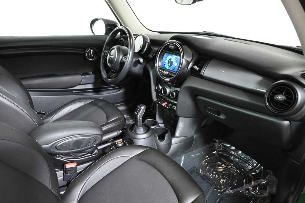 Used 2020 MINI Cooper 2-Door Hardtop image 25