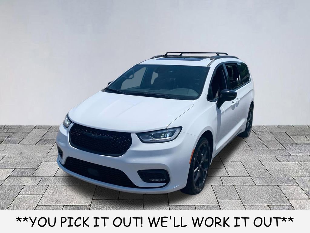 Used 2025 Chrysler Pacifica Limited FWD image 3