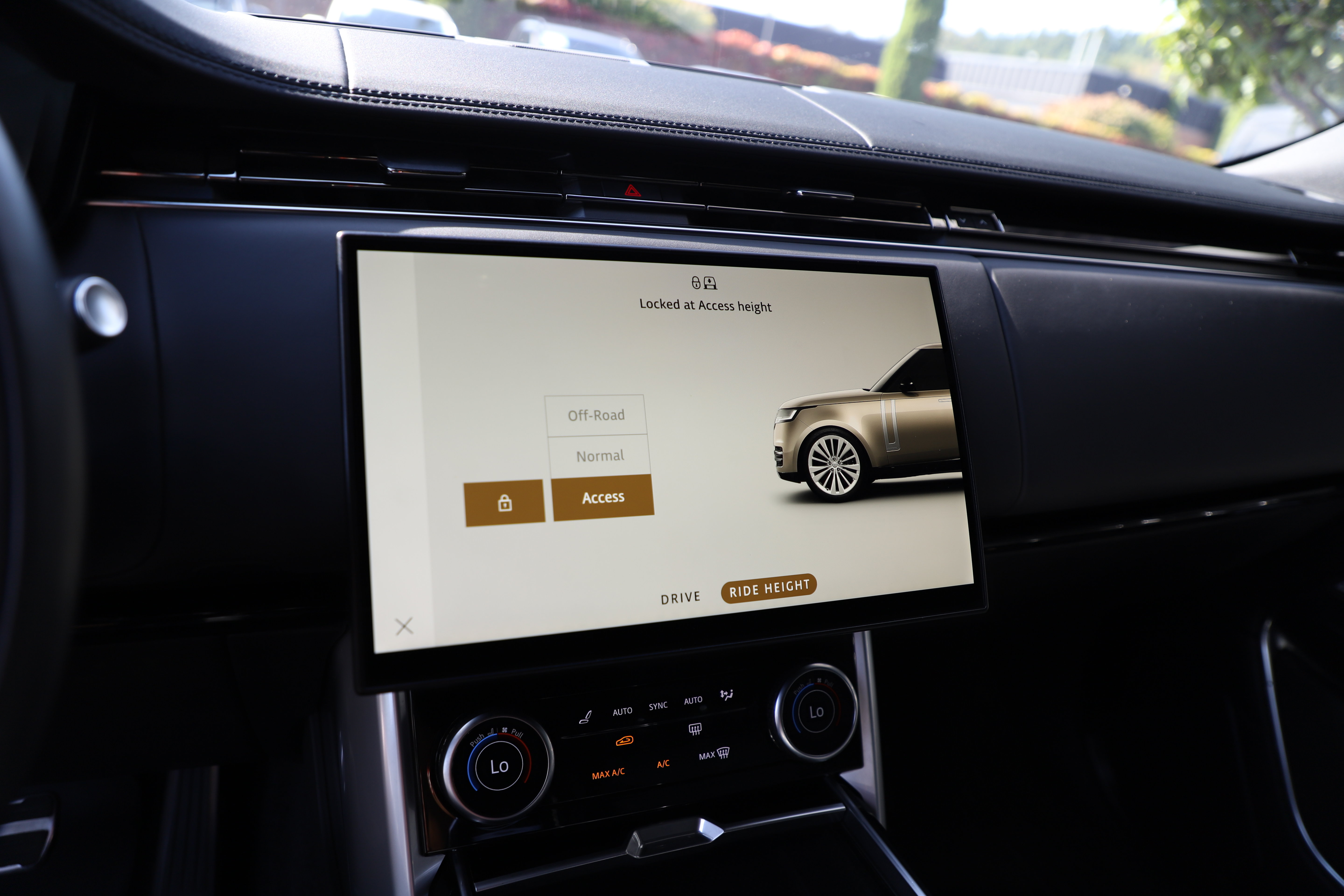 Certified 2023 Land Rover Range Rover SE AWD/4WD image 22