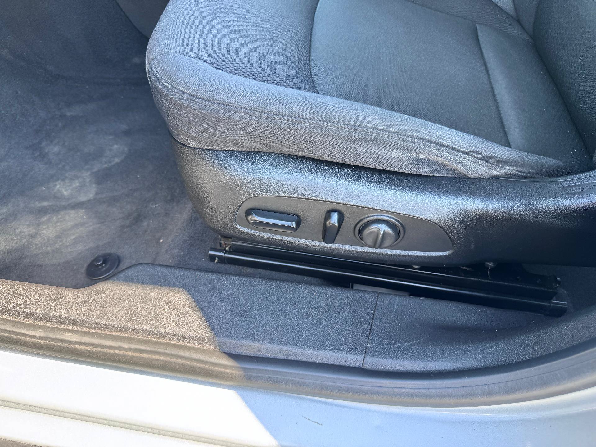 Used 2016 Chevrolet Malibu LT FWD image 12