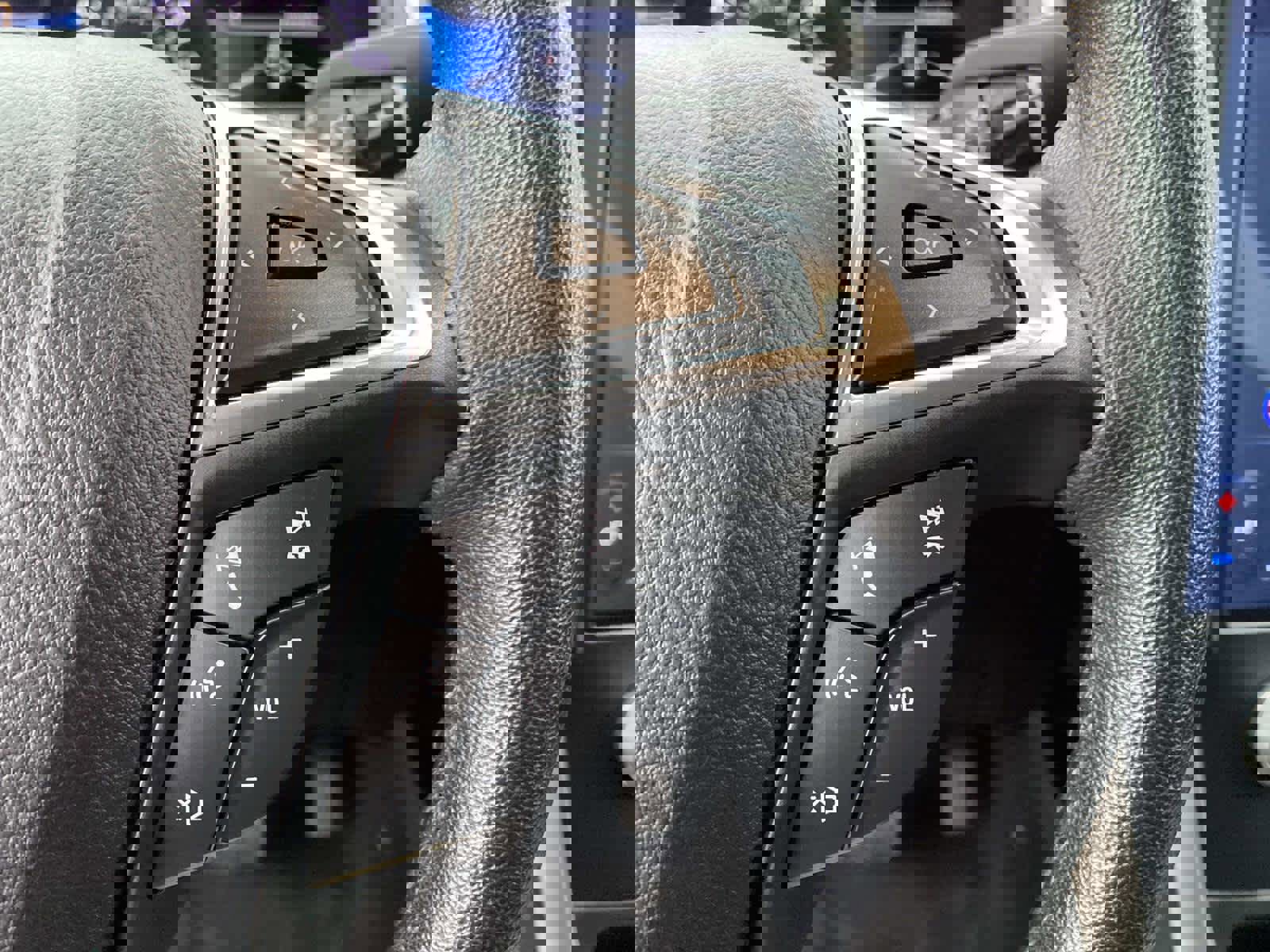 Used 2024 Ford Edge SEL image 16