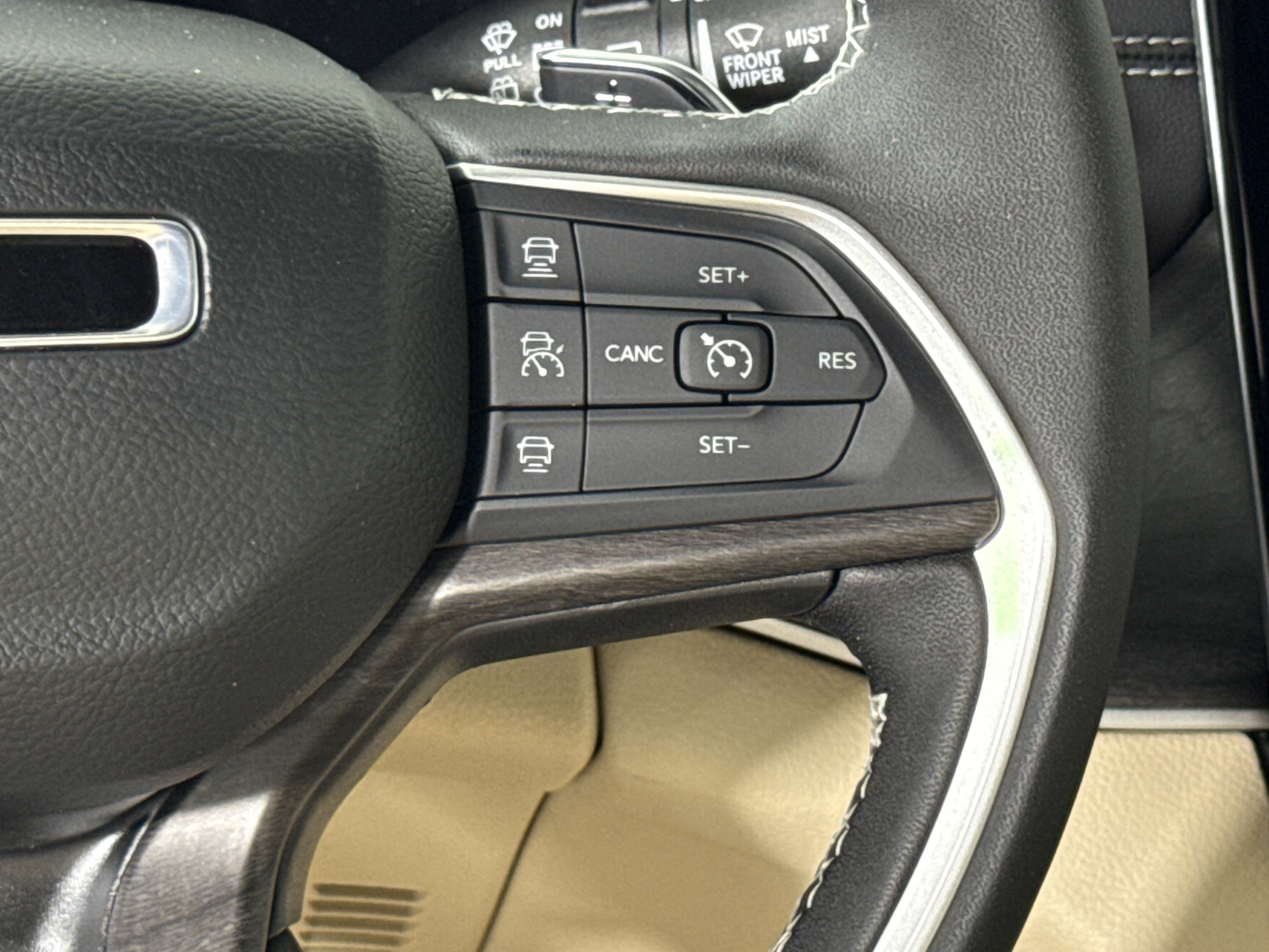 New 2025 Jeep Grand Cherokee Limited w/ Trailer Tow Package image 15