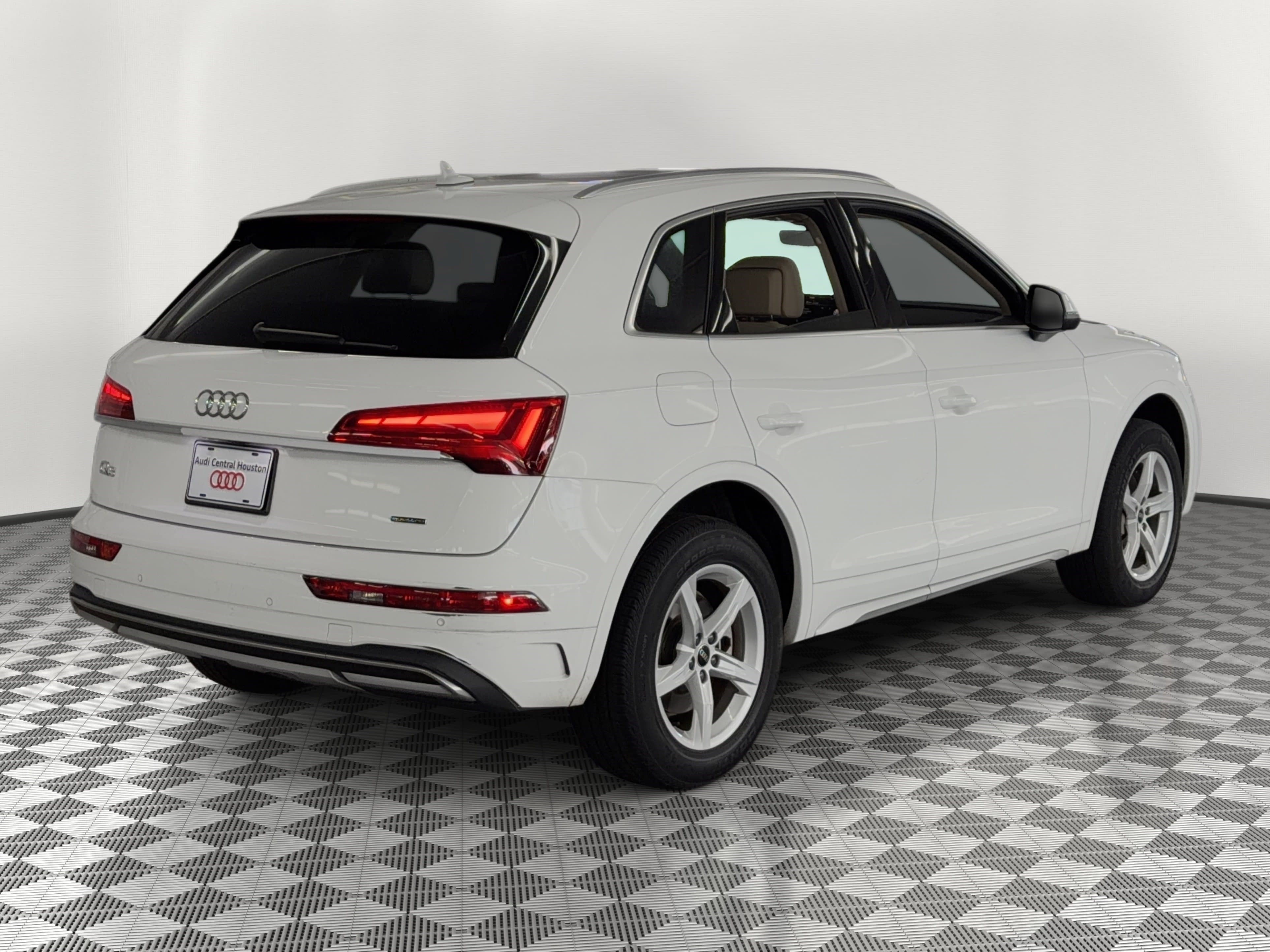 Used 2023 Audi Q5 2.0T Premium w/ Convenience Package AWD/4WD image 9